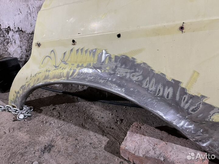 Крыло левое Mercedes-Benz W123