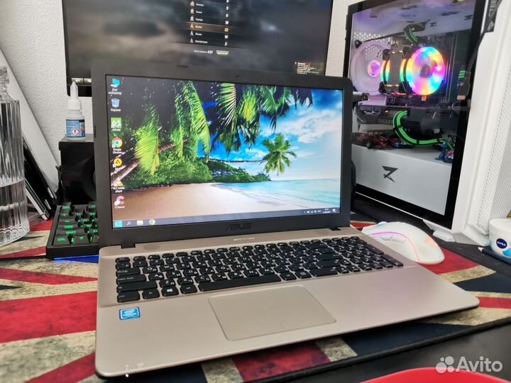 Новый ноутбук asus 541 с коробкой 2 меняца ему