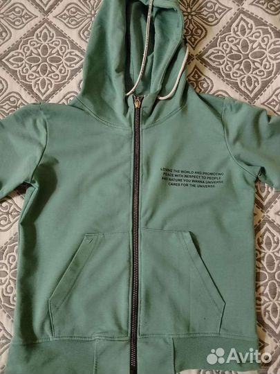 Продам спортивные костюмы для девочек