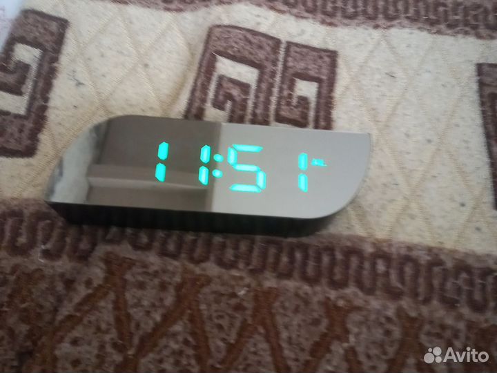 Часы будильник