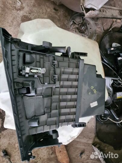 Бардачок Renault Fluence седан M4R 2011