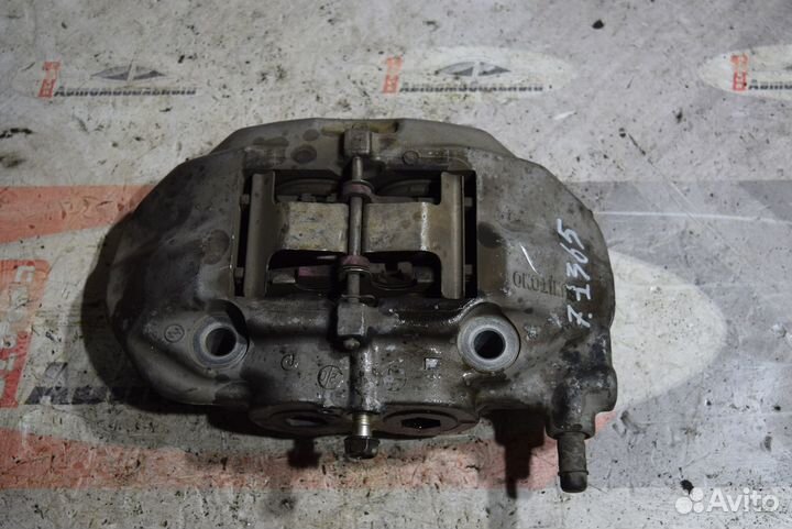 Суппорт перед лево c Toyota Celsior UCF30 3UZ-FE