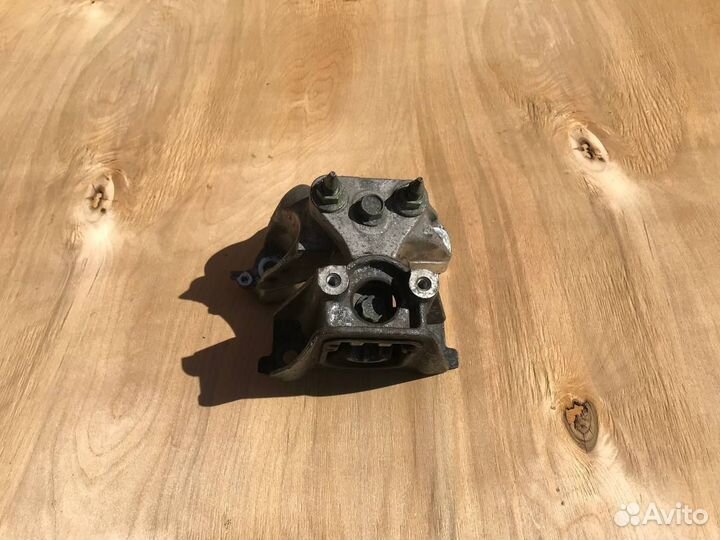 Подушка двигателя АКПП левая Honda CR-V 3 RE3