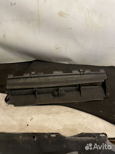 Диффузор радиатора Mercedes Benz E W210