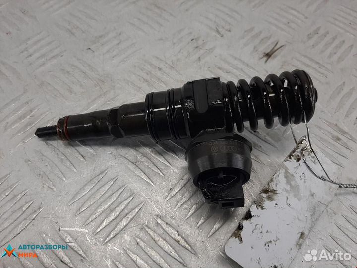 Форсунка Volkswagen Polo 4 2004 038130073AG