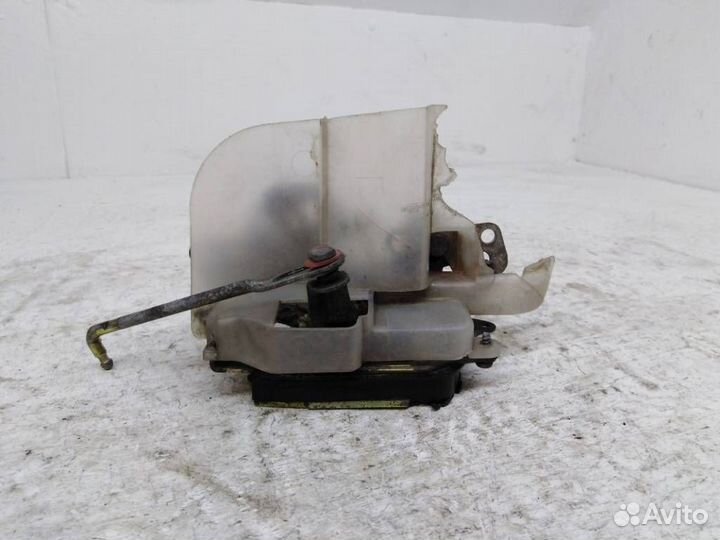 Замок двери задней левой