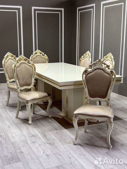 Стол и стулья для кухни. В наличии