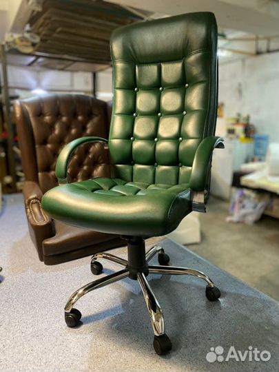 Офисное кресло