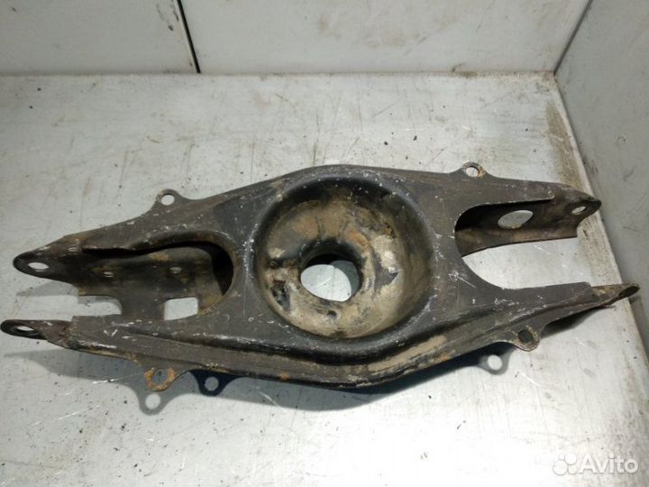 Рычаг задний левый нижний Mercedes-Benz C-Class