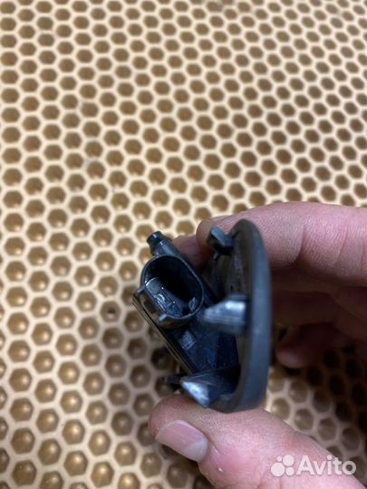 Форсунка стеклоомывателя правая Audi Q5 8R CDN