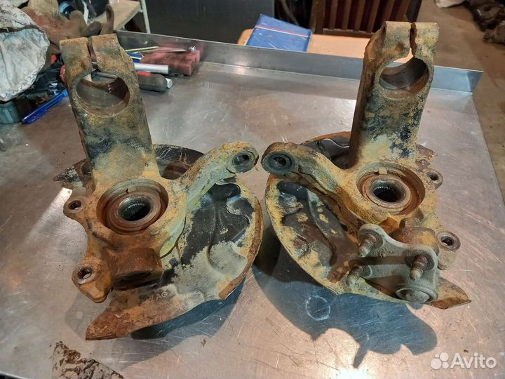 Передние поворотные кулаки VW Polo