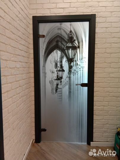 Двери межкомнатные стеклянные. Заходите в профиль