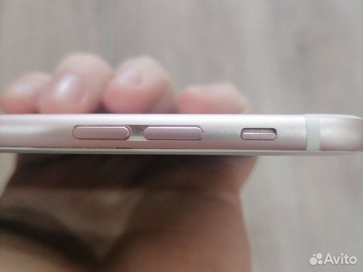 Телефон iPhone 6s