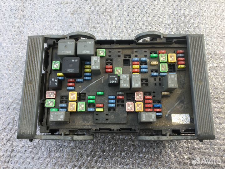 Блок предохранителей Cadillac Escalade III 06-14