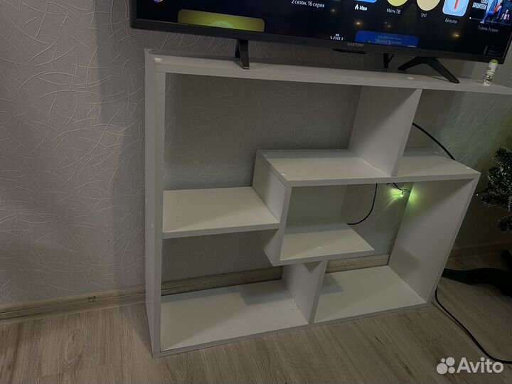 Тумбочка под телевизор белая