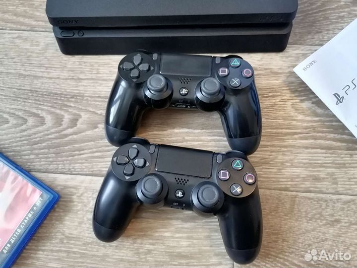 PS4 Slim 1Tb +2джоя, игры