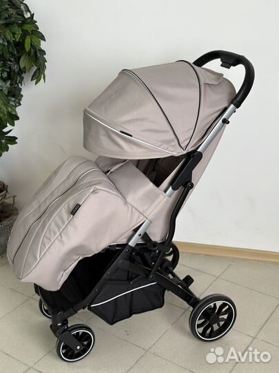 Прогулочная коляска luxmom (новая)
