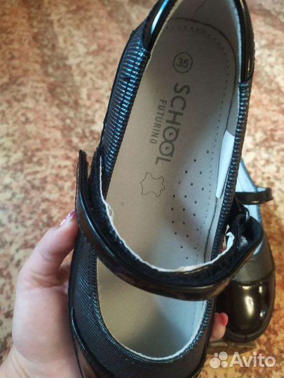 Туфли для девочки 35 размер новые