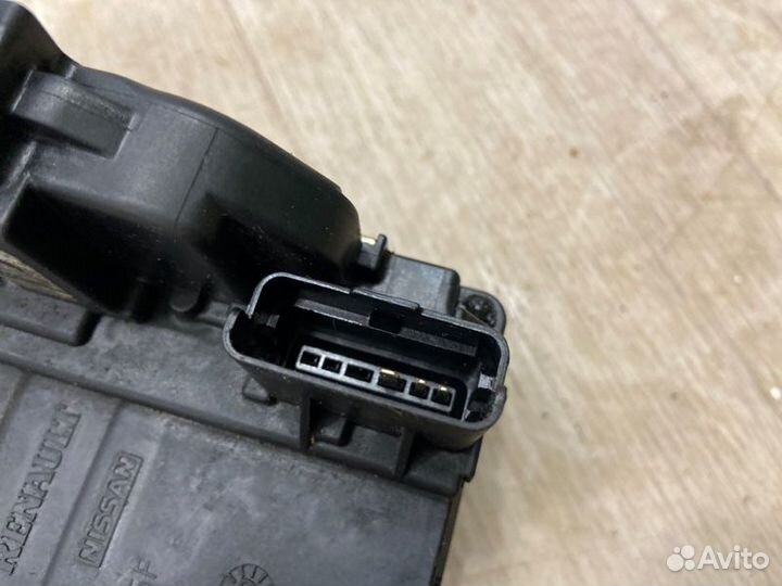 Замок двери задний правый Nissan Note E11 (1.4)