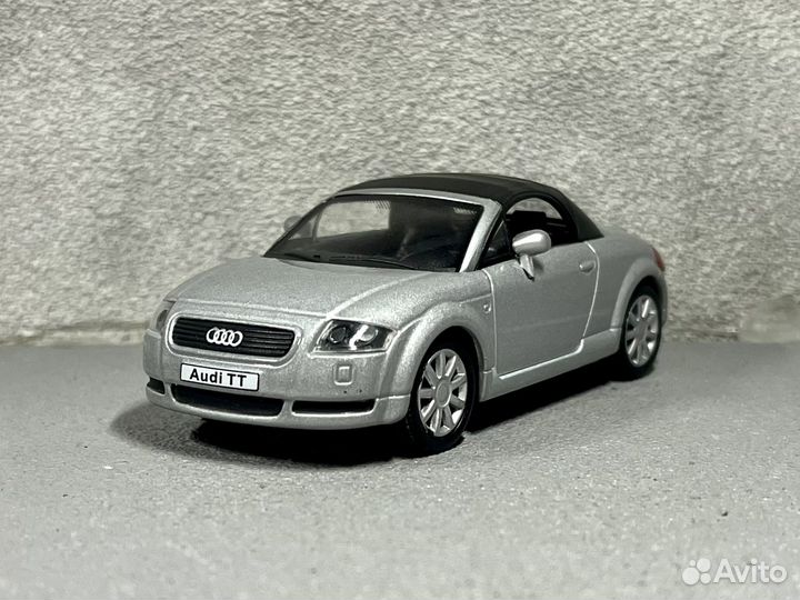 Коллекционная модель Audi TT 1:43 Cararama