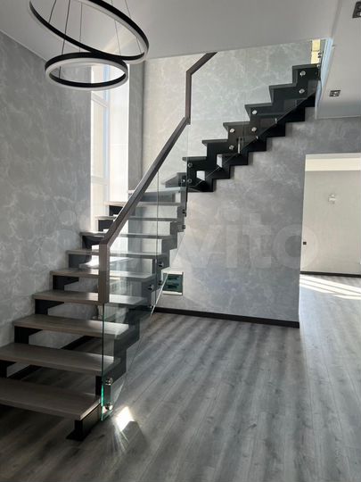 Дом 180 м² на участке 8 сот.