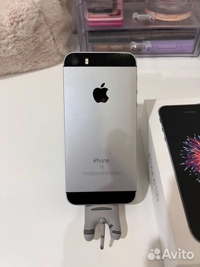 iPhone SE, 32 ГБ