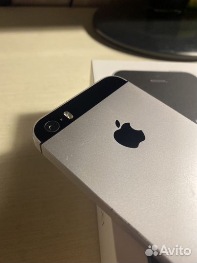 iPhone SE, 32 ГБ
