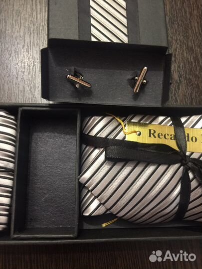 Мужской галстук новый в наборе