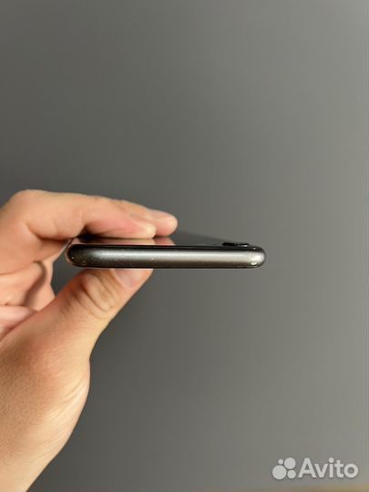 iPhone 8, 64 ГБ