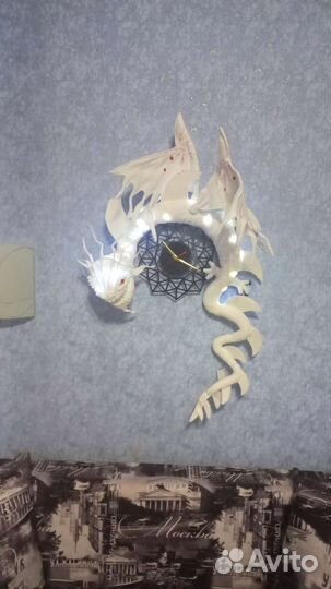 Дракон с часами