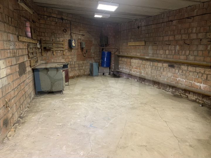 Гараж, > 30 м²