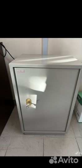 Сейф металлический