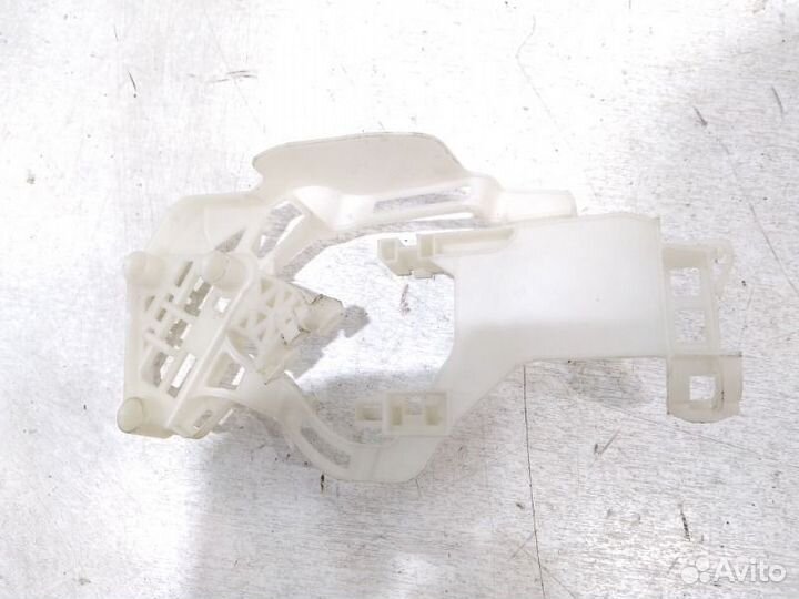 Кронштейн двери задний правый Volkswagen Tiguan 1