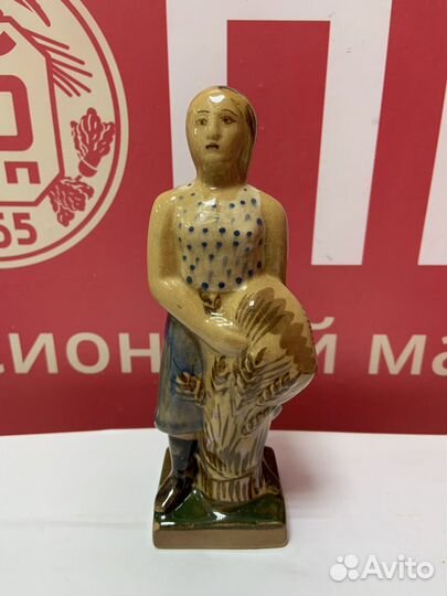 Фарфоровая статуэтка 