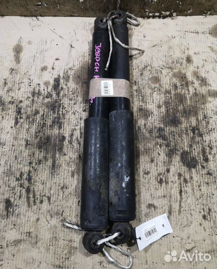 Стойки задние jeep cherokee kj 2003 год