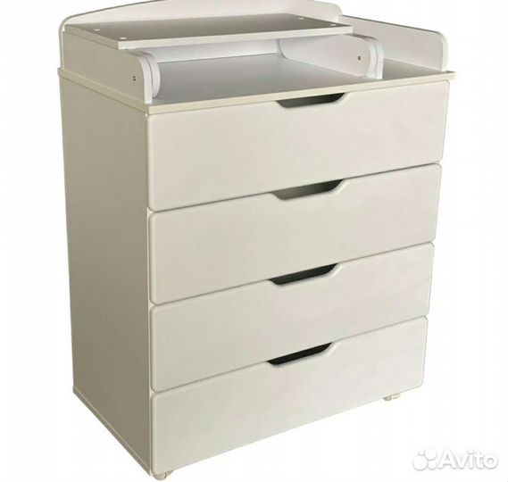 Комод с пеленальным столом на колесах