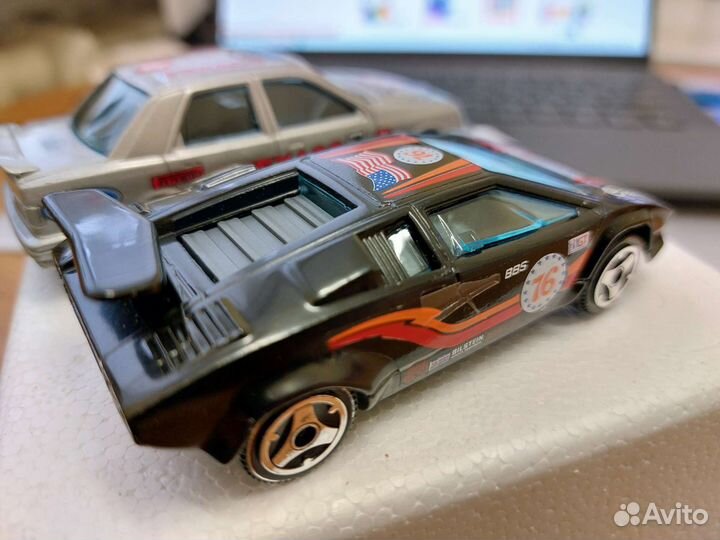 Модели Ford Sierra и Lamborghini Countach 1:43