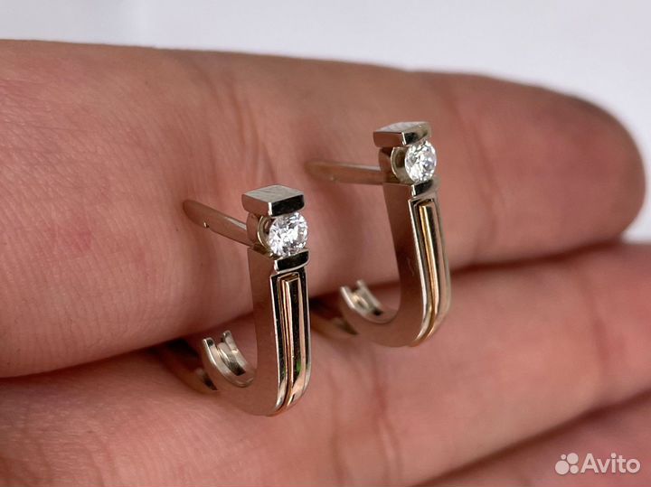 Золотые серьги с бриллиантом 0.18 ct
