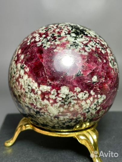 Шар Эвдиалит