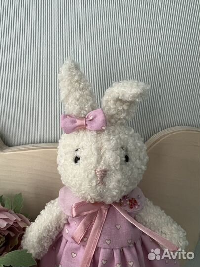 Заяц ручной работы в стиле тедди