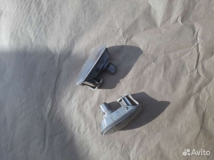 Поворотник(повторитель) mitsubishi colt