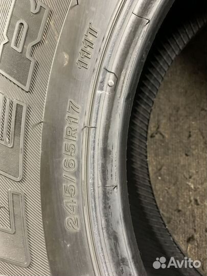 Bridgestone Dueler H/T 684II 245/65 R17