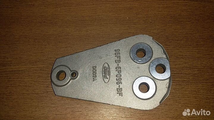 Ford Fiesta Кронштейн крепления двигателя Новый