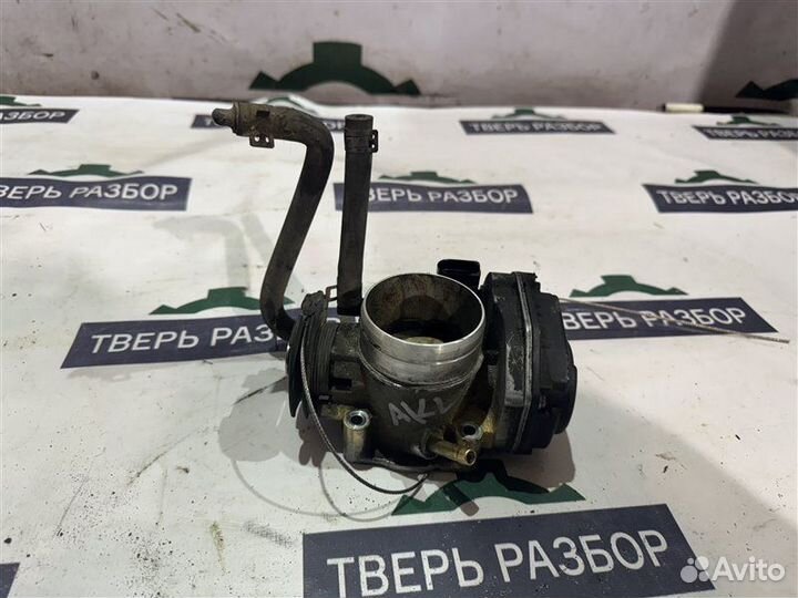 Дроссельная заслонка Volkswagen Golf 4 1
