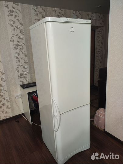 Холодильник бу indesit