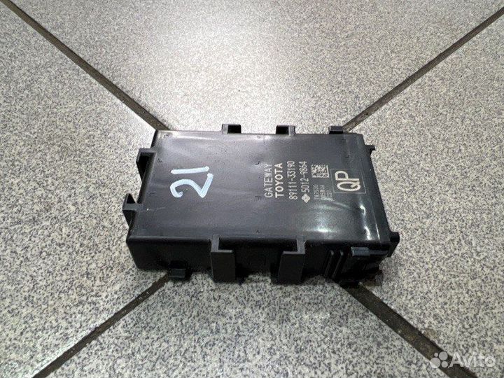 Блок электронный Toyota Camry axvh70-1030006