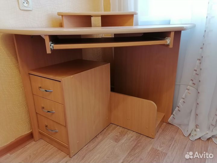 Компьютерный стол