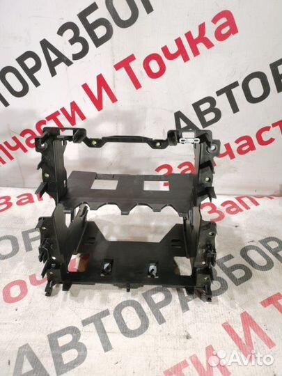 Крепление магнитофона Volkswagen Golf универсал