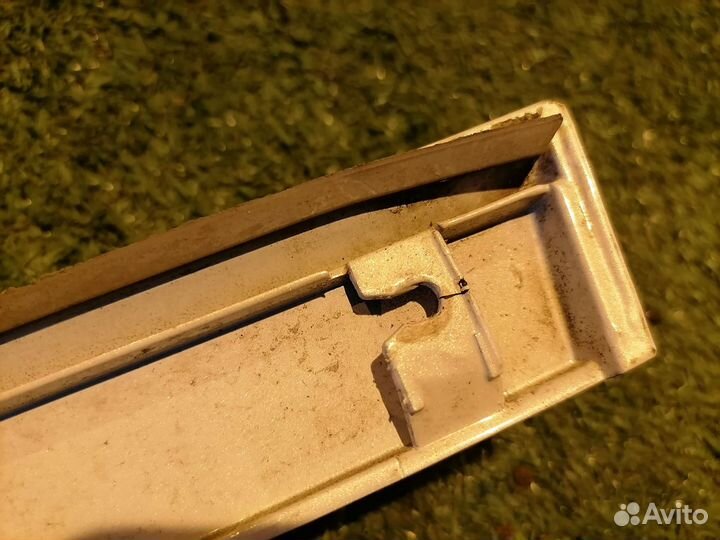 Накладка задней двери Toyota Grand Hiace KCH10wkch