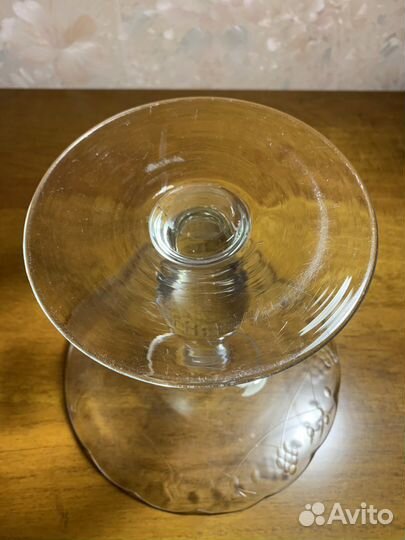 Ваза для фруктов на ножке